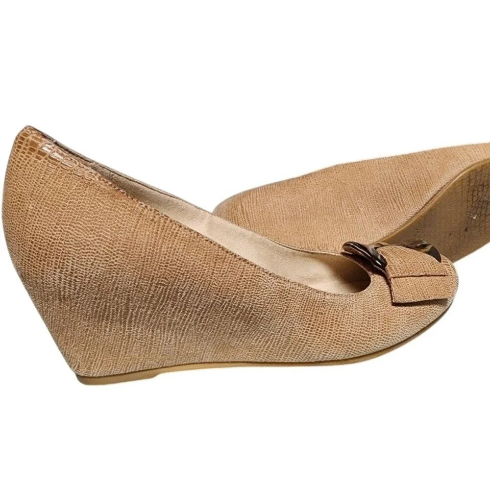 Stuart Weitzman 'Bucalina' Wedge Pumps Size 9.5 Lizard-Embossed Leather Beige